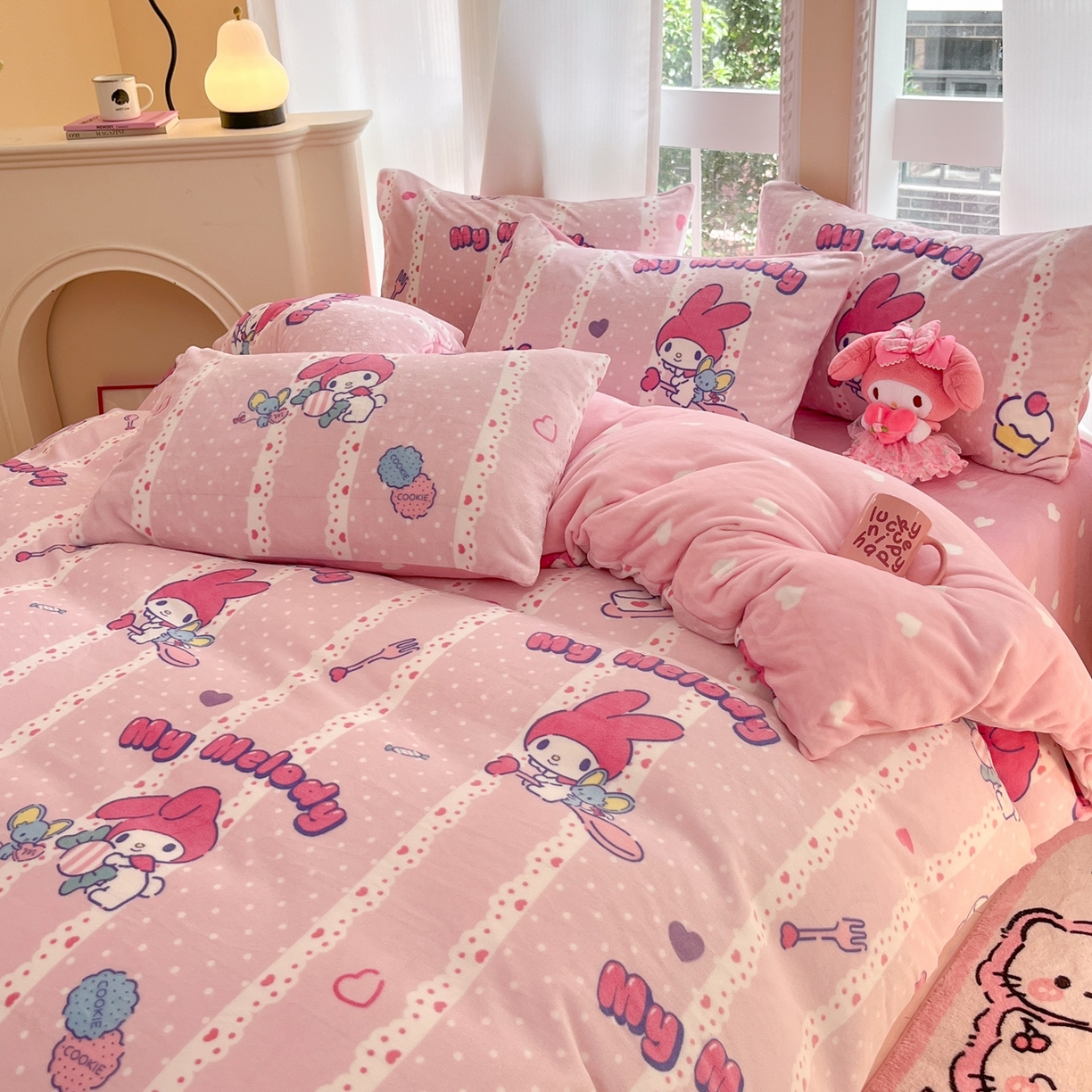 91家纺网 家纺一手货源 找家纺 博雅 2025新款三丽鸥正版授权高克重牛奶绒小版四件套提供买家秀 牛奶绒小版-贪吃美乐蒂专版花型