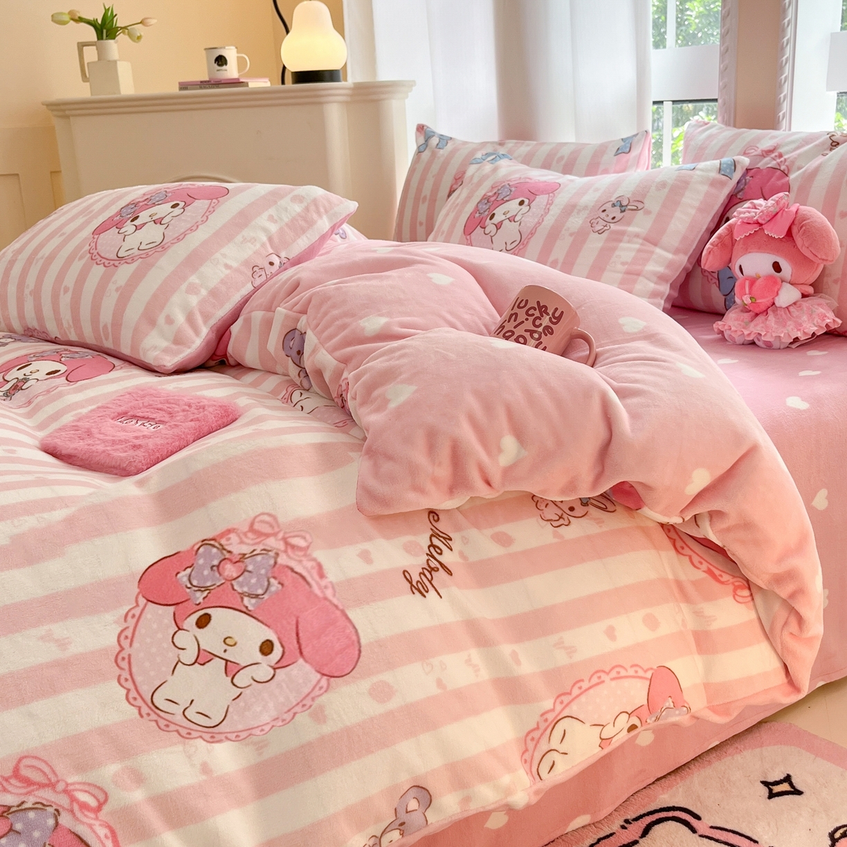 91家纺网 家纺一手货源 找家纺 博雅 2025新款三丽鸥正版授权高克重牛奶绒小版四件套提供买家秀 牛奶绒小版-甜甜美乐蒂专版花型