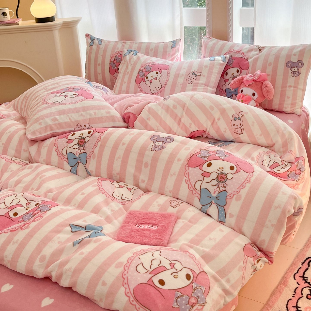 91家纺网 家纺一手货源 找家纺 博雅 2025新款三丽鸥正版授权高克重牛奶绒小版四件套提供买家秀 牛奶绒小版-甜甜美乐蒂专版花型