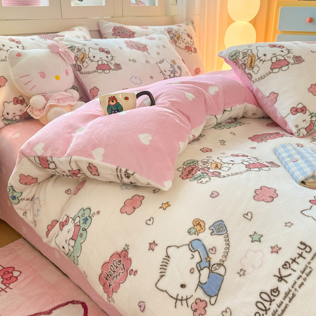 91家纺网 家纺一手货源 找家纺 博雅 2025新款三丽鸥正版授权高克重牛奶绒小版四件套提供买家秀 牛奶绒小版-幸福KT猫专版花型