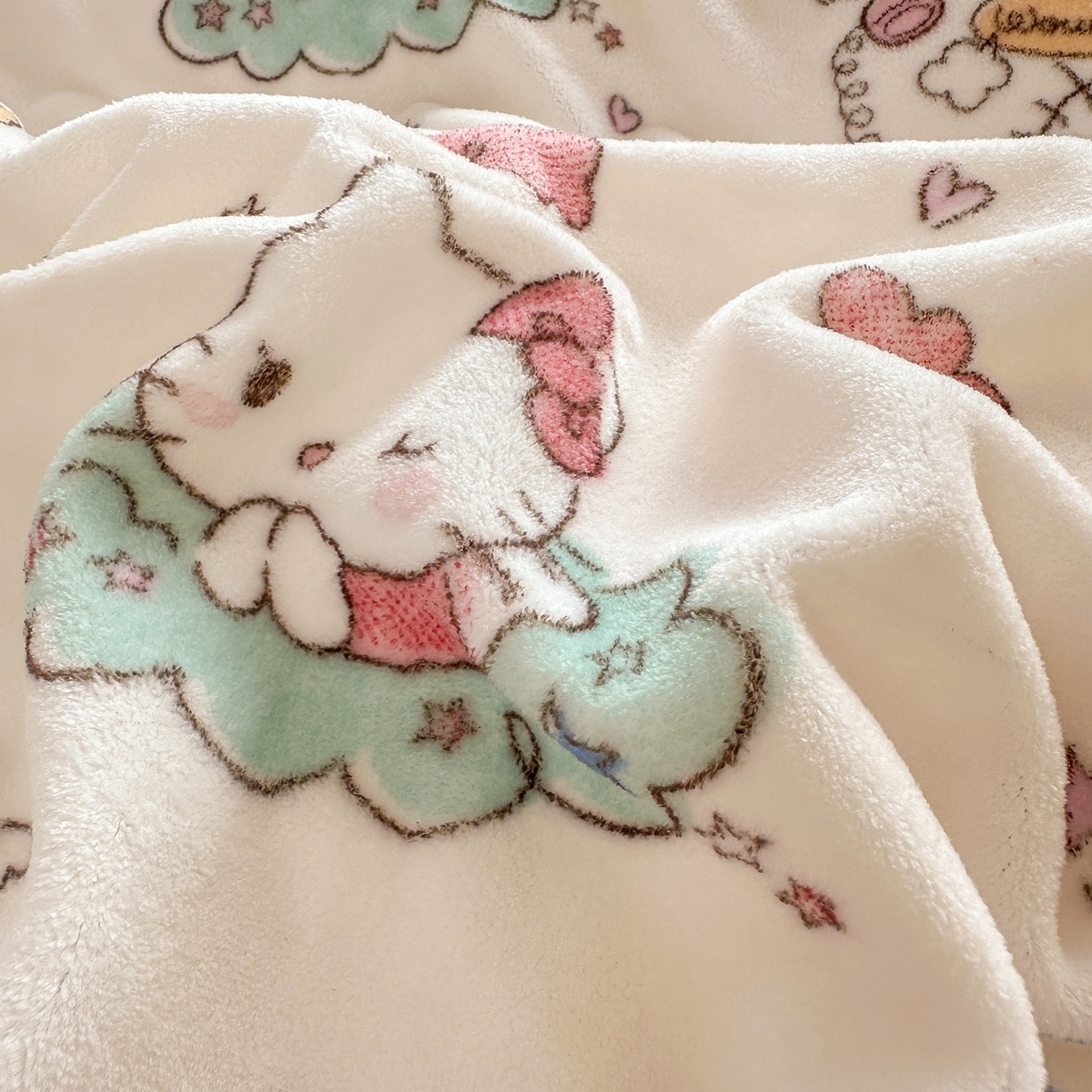 91家纺网 家纺一手货源 找家纺 博雅 2025新款三丽鸥正版授权高克重牛奶绒小版四件套提供买家秀 牛奶绒小版-幸福KT猫专版花型