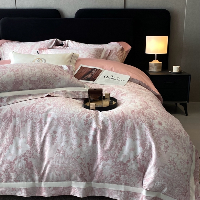 91家纺网 家纺一手货源 找家纺 南泉坊 2025新款长绒棉纯棉丝光工艺数码印花四件套 艾丽莎粉