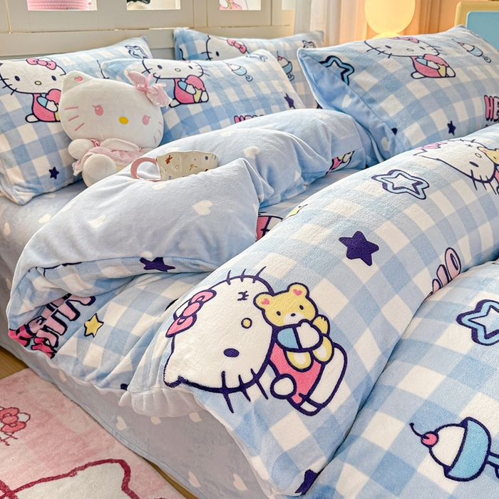 91家纺网 家纺一手货源 找家纺 博雅 2025新款三丽鸥正版授权高克重牛奶绒小版四件套提供买家秀 牛奶绒小版-蓝格幸运星KT