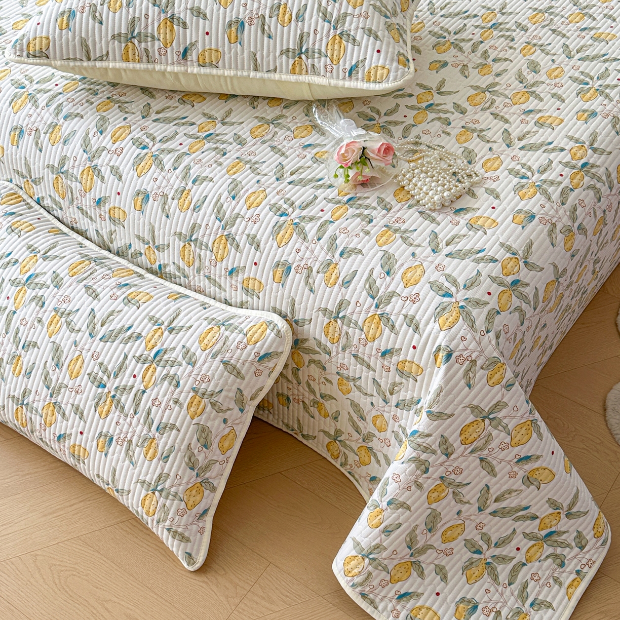 91家纺网 家纺一手货源 找家纺 寐居家纺 2025新款A类数码印花老粗布夹棉床盖 浆果枝枝