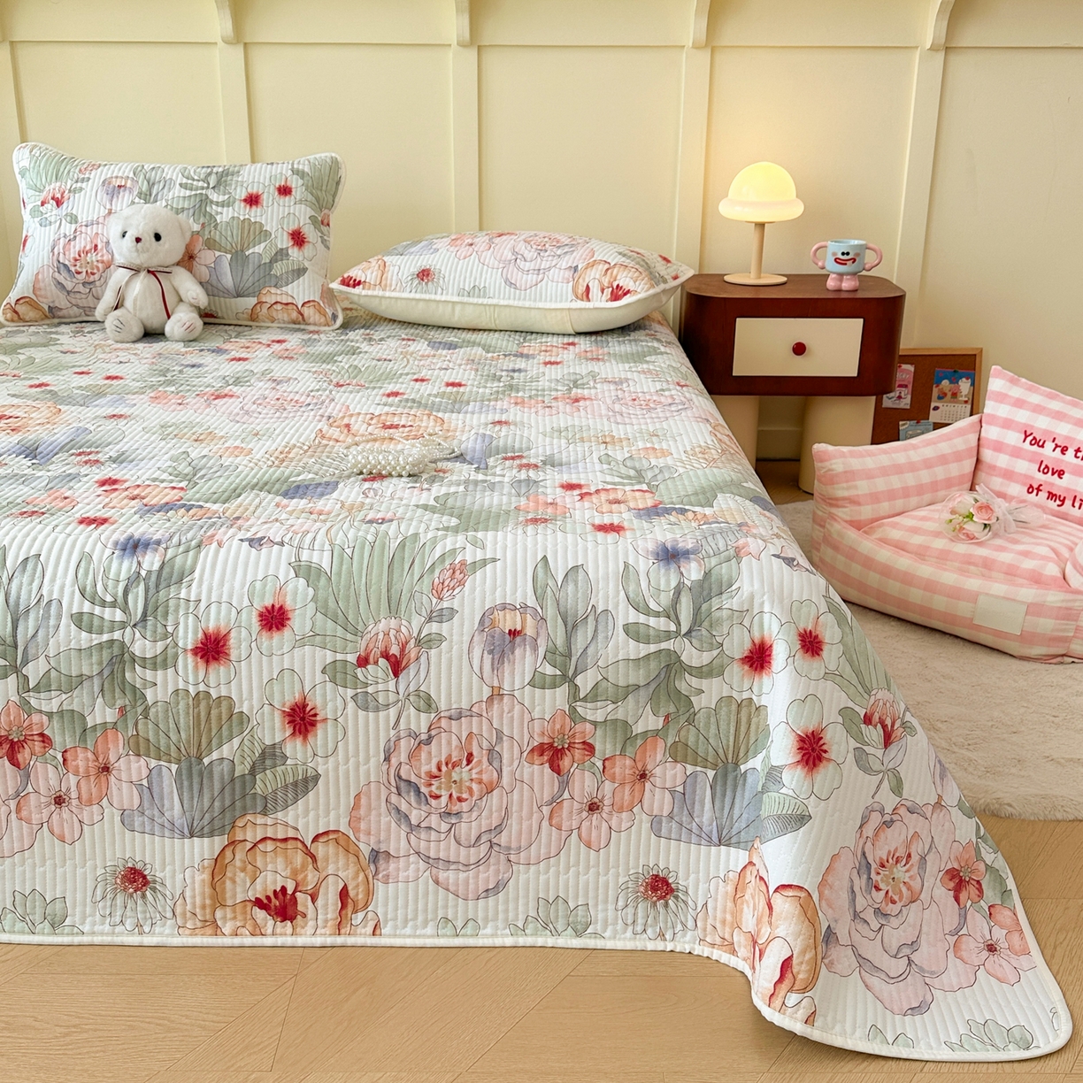 91家纺网 家纺一手货源 找家纺 寐居家纺 2025新款A类数码印花老粗布夹棉床盖 蔓野花语