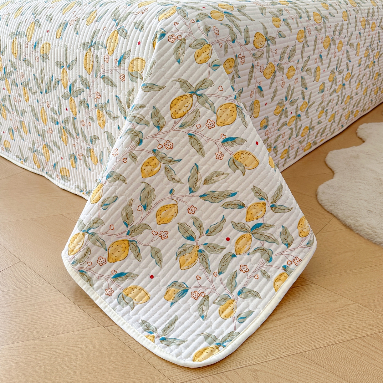 91家纺网 家纺一手货源 找家纺 寐居家纺 2025新款A类数码印花老粗布夹棉床盖 浆果枝枝