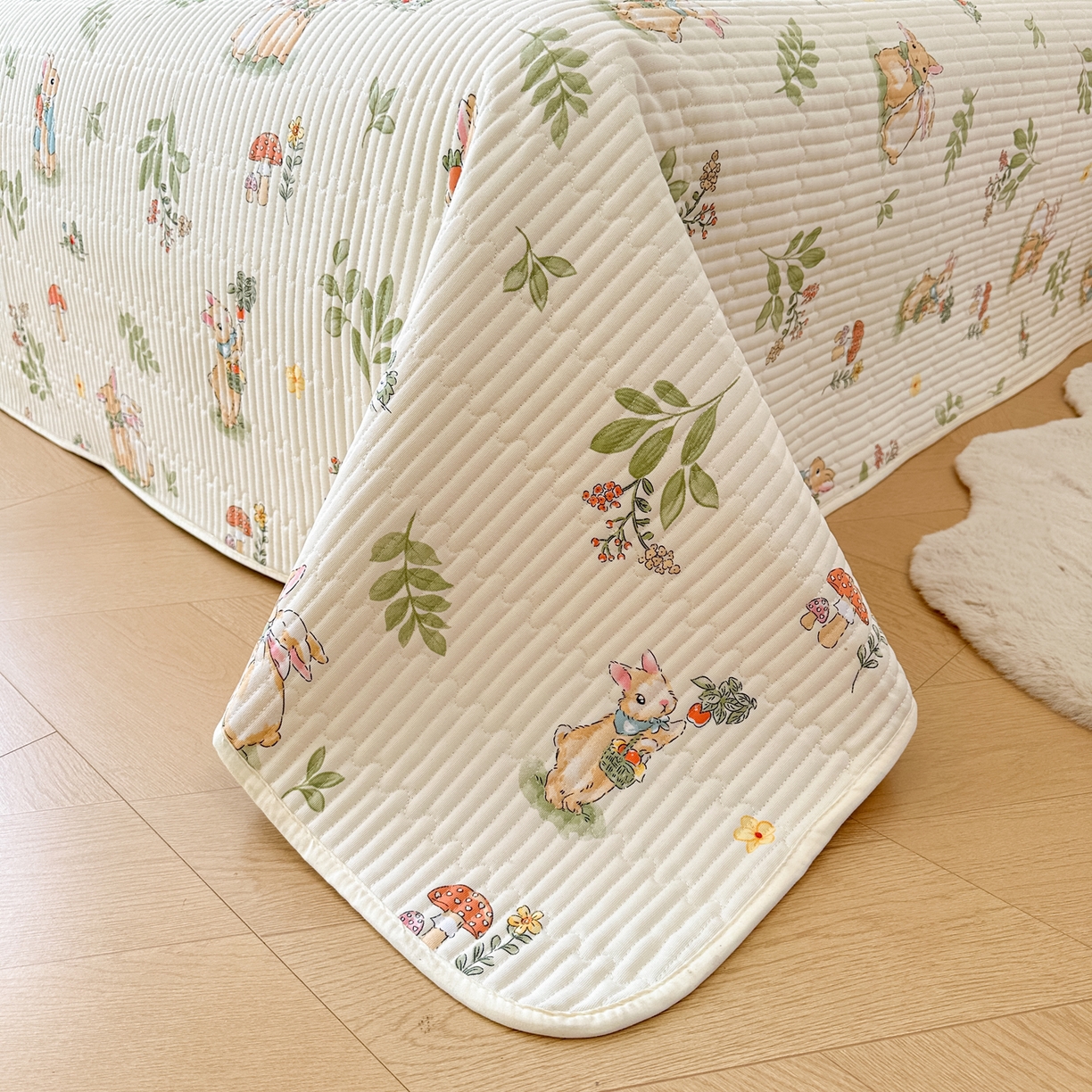 91家纺网 家纺一手货源 找家纺 寐居家纺 2025新款A类数码印花老粗布夹棉床盖 春日半夏