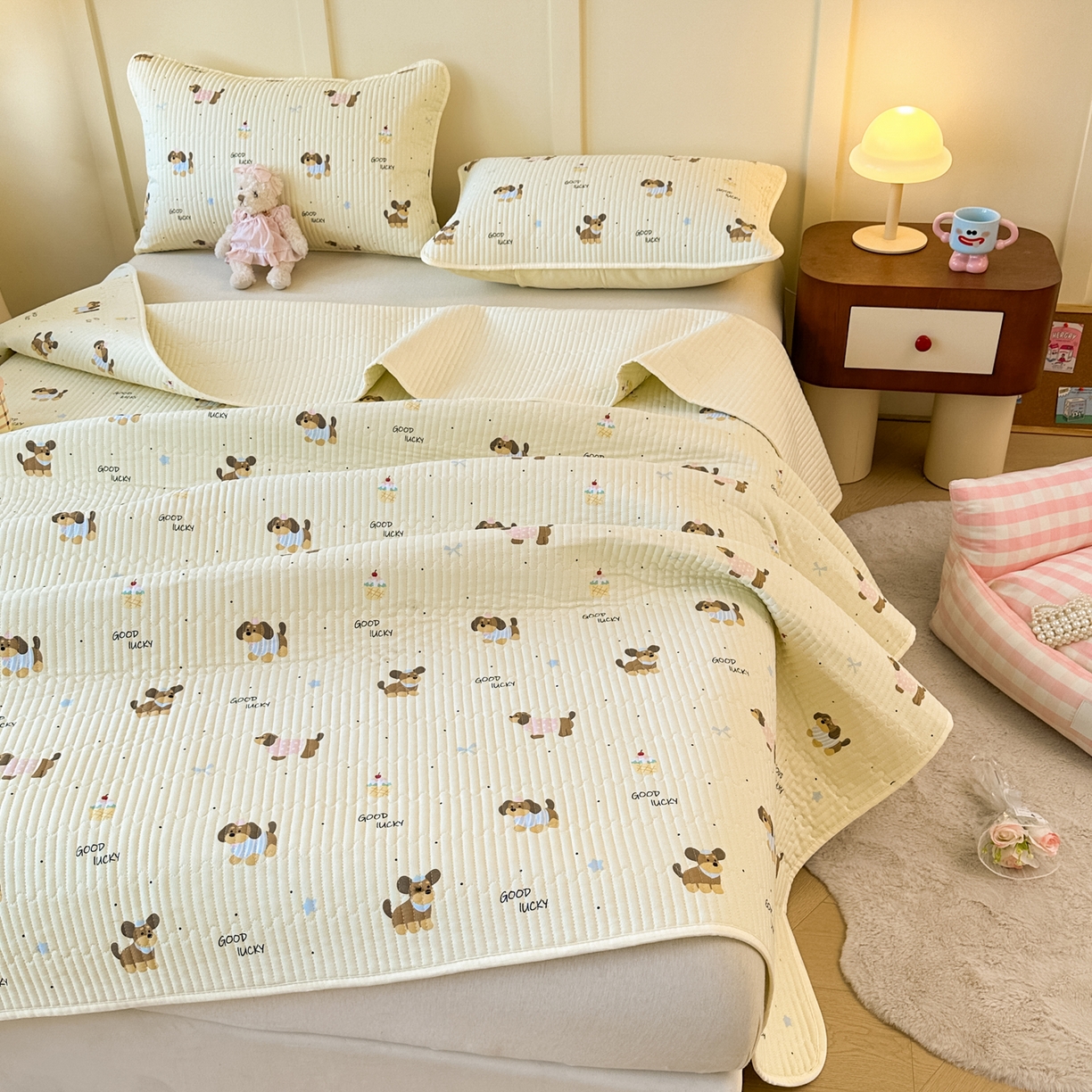 91家纺网 家纺一手货源 找家纺 寐居家纺 2025新款A类数码印花老粗布夹棉床盖 狗狗合集