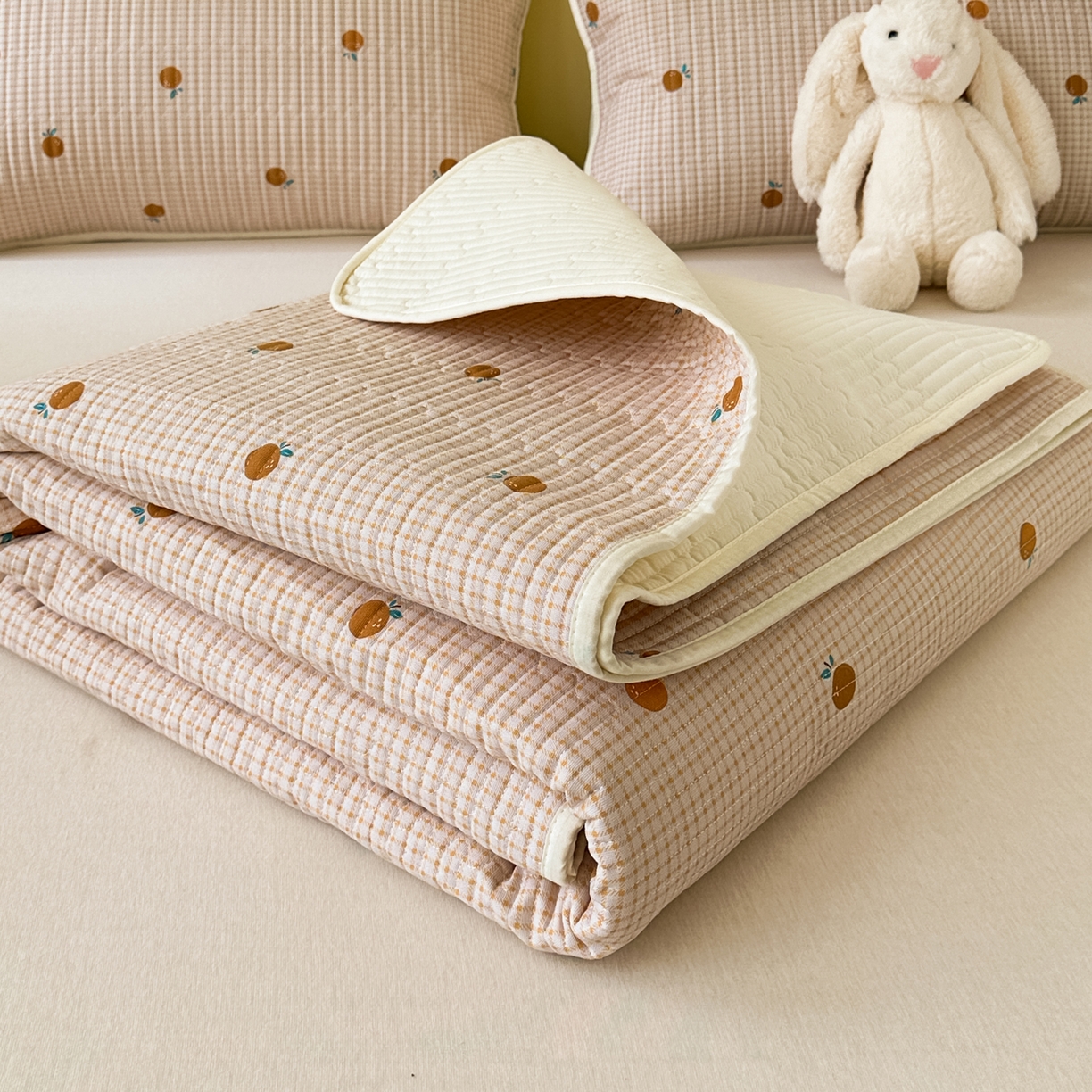 91家纺网 家纺一手货源 找家纺 寐居家纺 2025新款A类数码印花老粗布夹棉床盖 橘里橘气