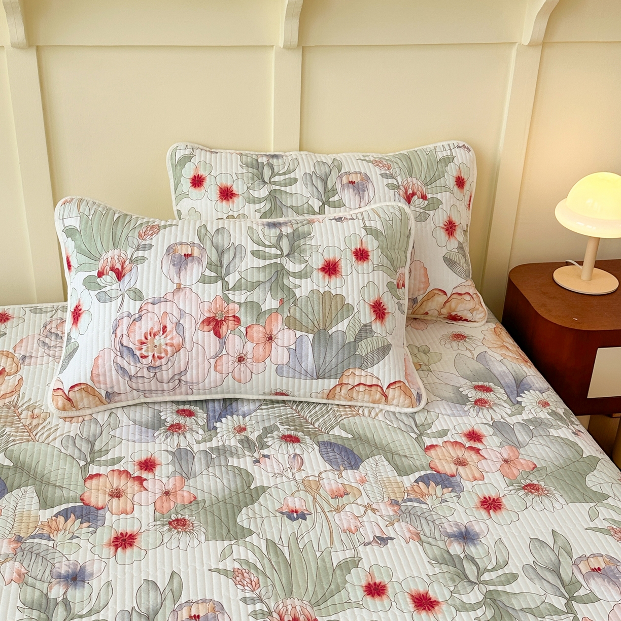 91家纺网 家纺一手货源 找家纺 寐居家纺 2025新款A类数码印花老粗布夹棉床盖 蔓野花语