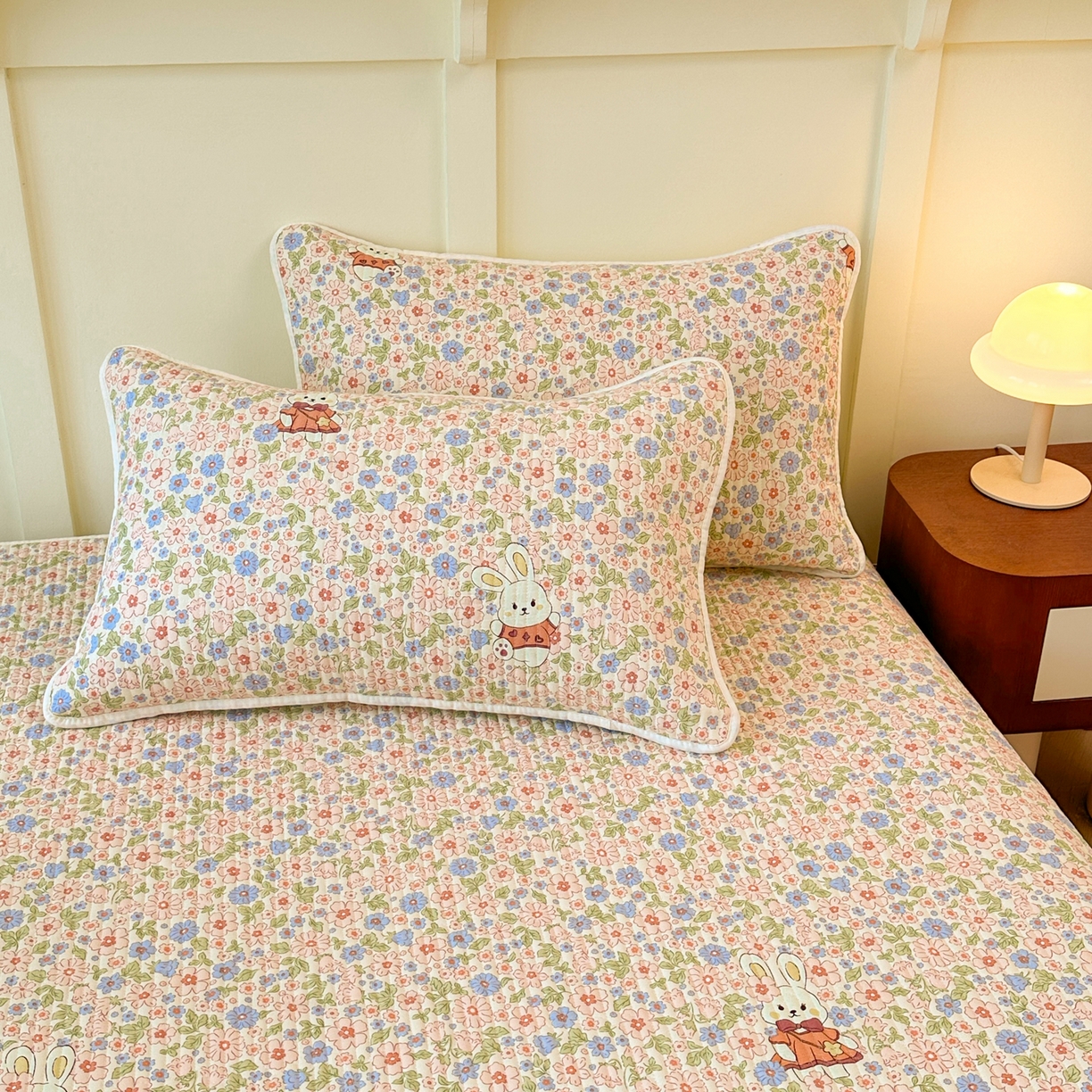 91家纺网 家纺一手货源 找家纺 寐居家纺 2025新款A类数码印花老粗布夹棉床盖 碎花甜梦