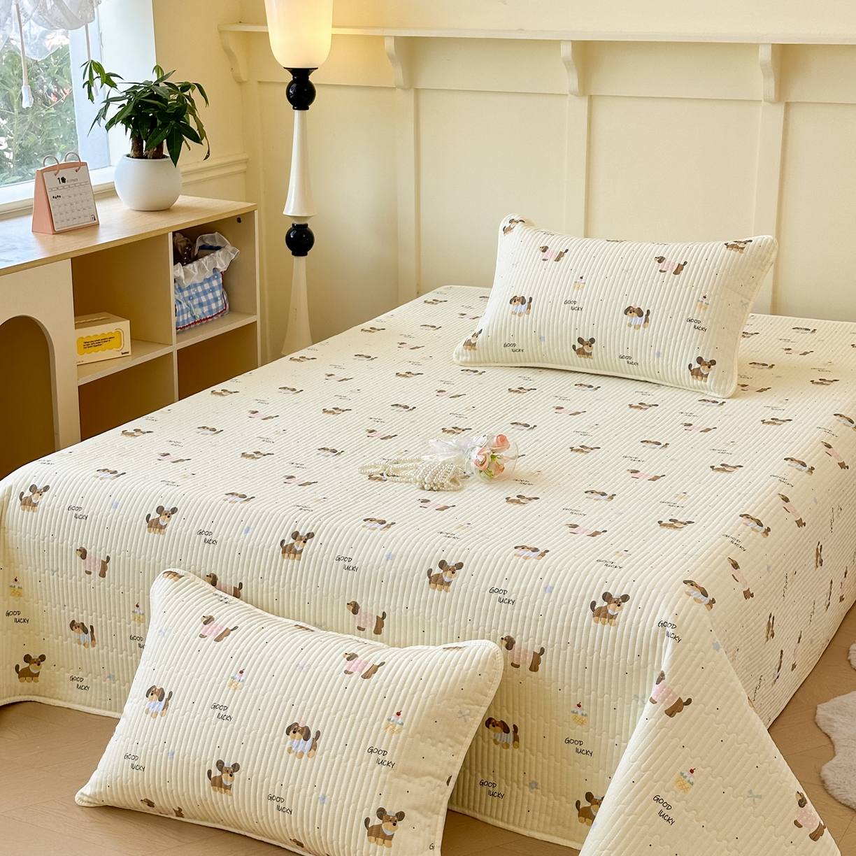 91家纺网 家纺一手货源 找家纺 寐居家纺 2025新款A类数码印花老粗布夹棉床盖 狗狗合集