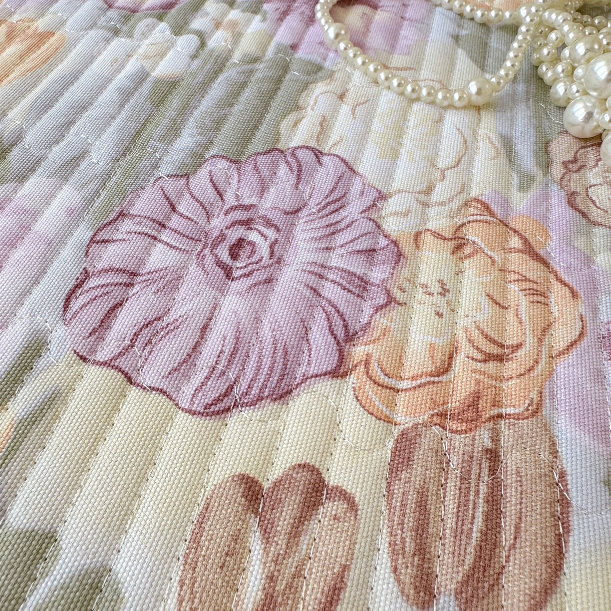 91家纺网 家纺一手货源 找家纺 寐居家纺 2025新款A类数码印花老粗布夹棉床盖 紫蔓花踪