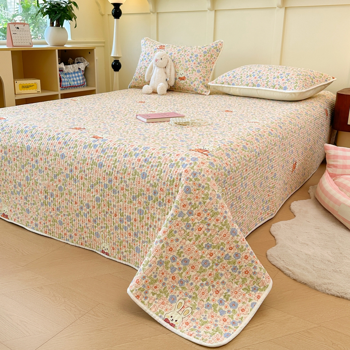 91家纺网 家纺一手货源 找家纺 寐居家纺 2025新款A类数码印花老粗布夹棉床盖 碎花甜梦