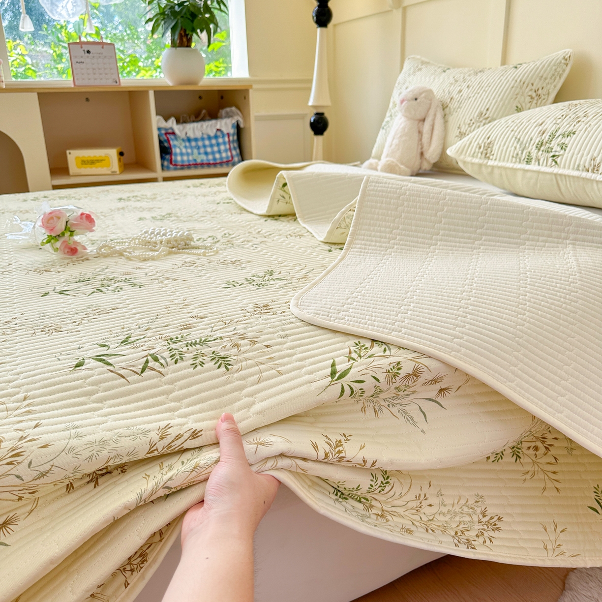 91家纺网 家纺一手货源 找家纺 寐居家纺 2025新款A类数码印花老粗布夹棉床盖 蔷薇漫枝