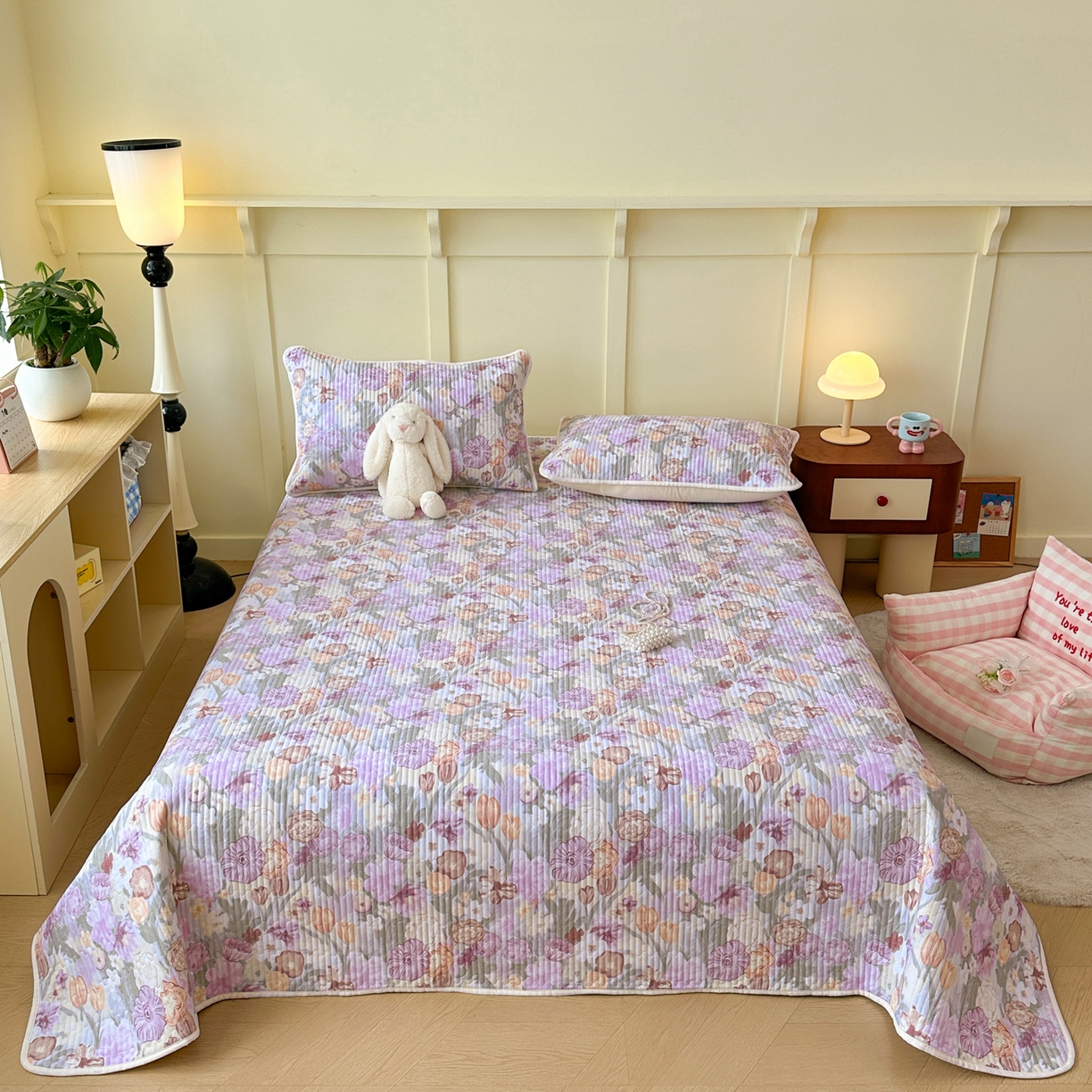 91家纺网 家纺一手货源 找家纺 寐居家纺 2025新款A类数码印花老粗布夹棉床盖 紫蔓花踪