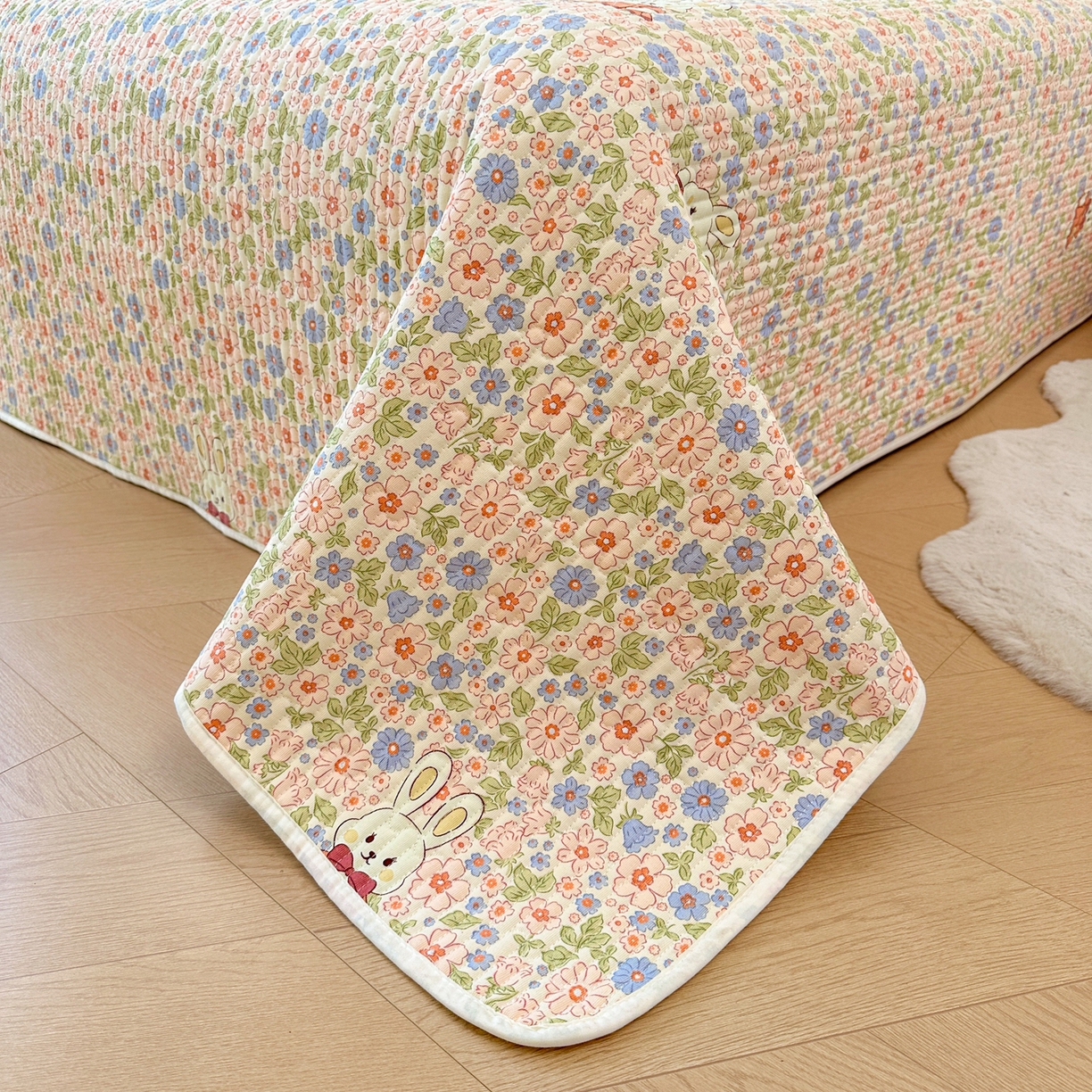 91家纺网 家纺一手货源 找家纺 寐居家纺 2025新款A类数码印花老粗布夹棉床盖 碎花甜梦