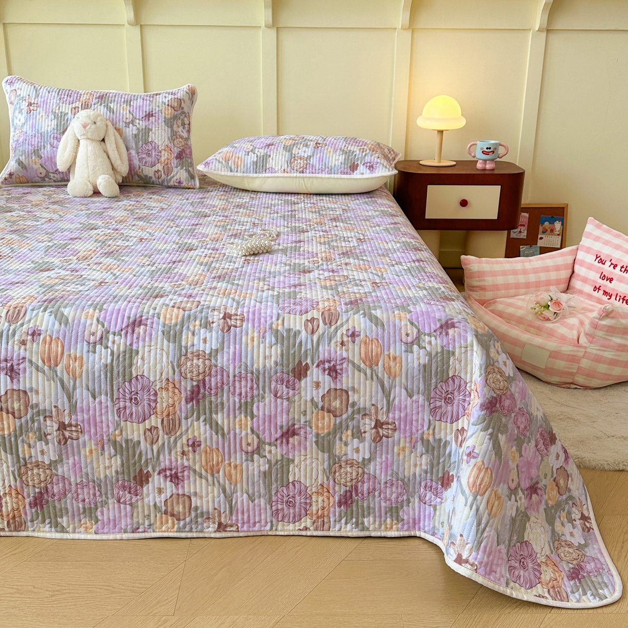 91家纺网 家纺一手货源 找家纺 寐居家纺 2025新款A类数码印花老粗布夹棉床盖 紫蔓花踪