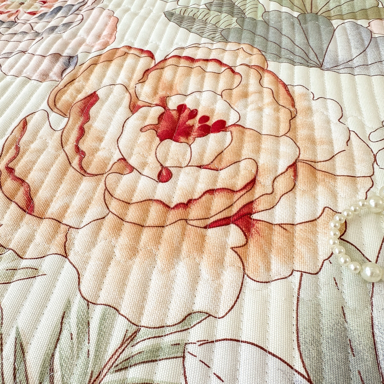 91家纺网 家纺一手货源 找家纺 寐居家纺 2025新款A类数码印花老粗布夹棉床盖 蔓野花语