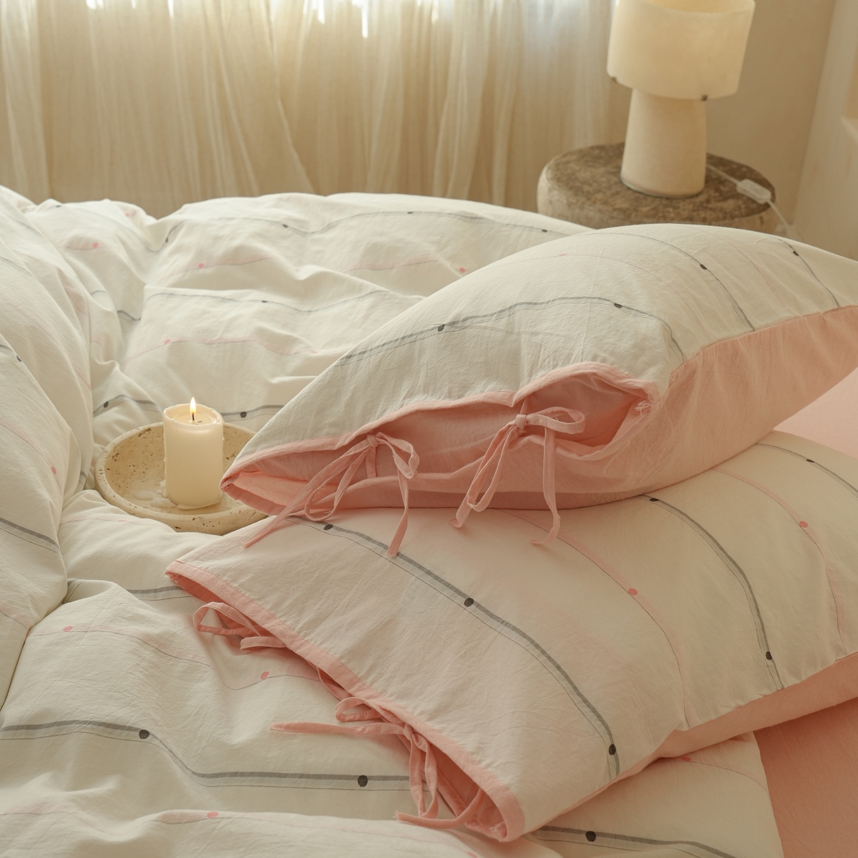 91家纺网 家纺一手货源 找家纺 寐居家纺 2025新款全棉A类60支水洗色织提花剪花四件套 糖豆豆-灰粉