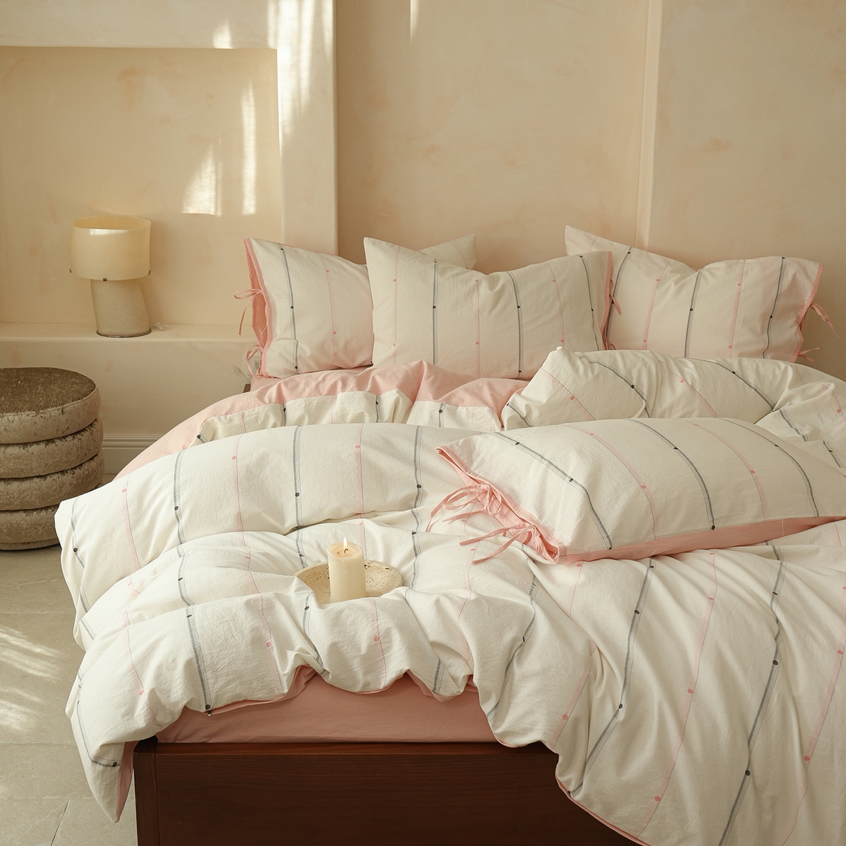 91家纺网 家纺一手货源 找家纺 寐居家纺 2025新款全棉A类60支水洗色织提花剪花四件套 糖豆豆-灰粉