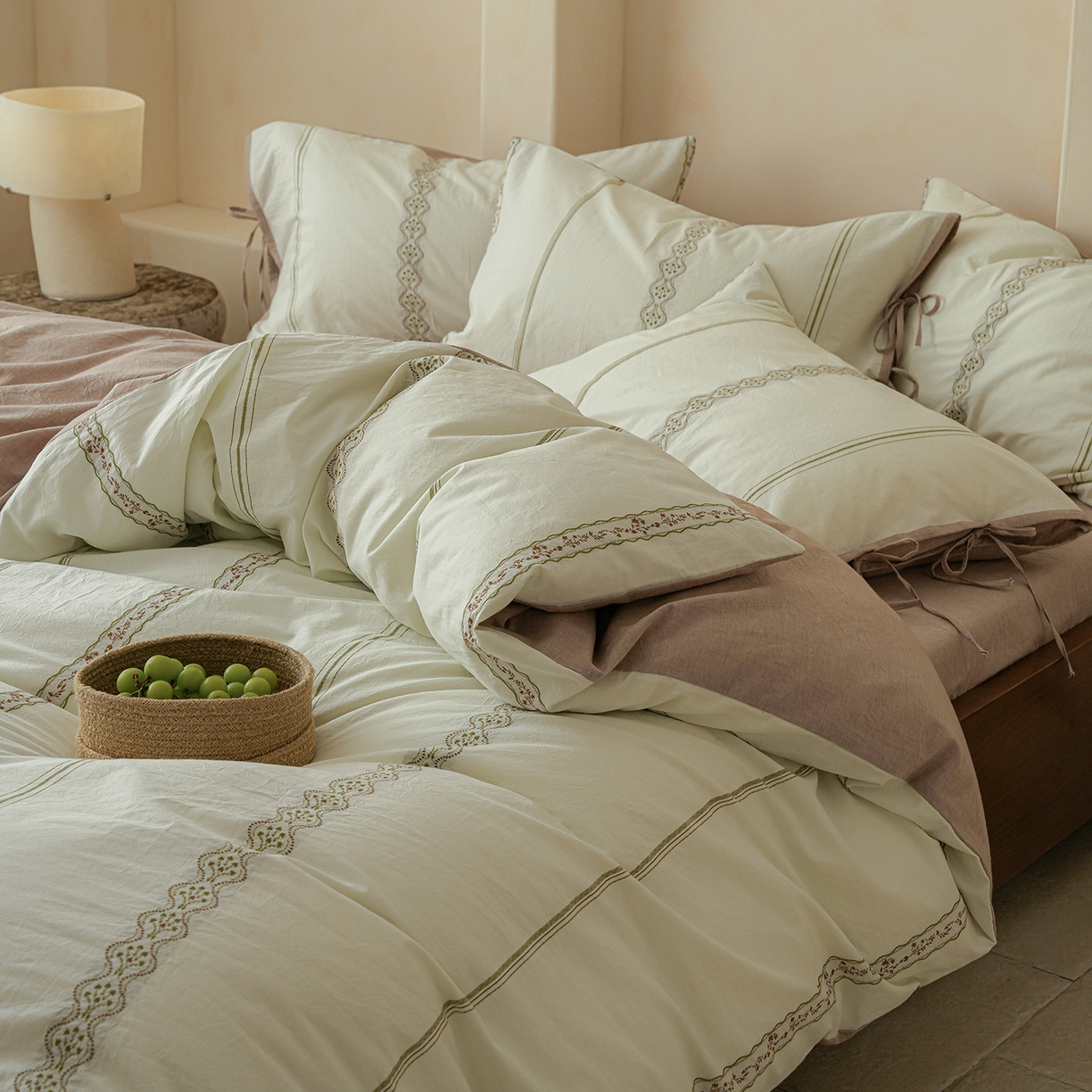 91家纺网 家纺一手货源 找家纺 寐居家纺 2025新款全棉A类60支水洗色织提花剪花四件套 繁花-绿咖