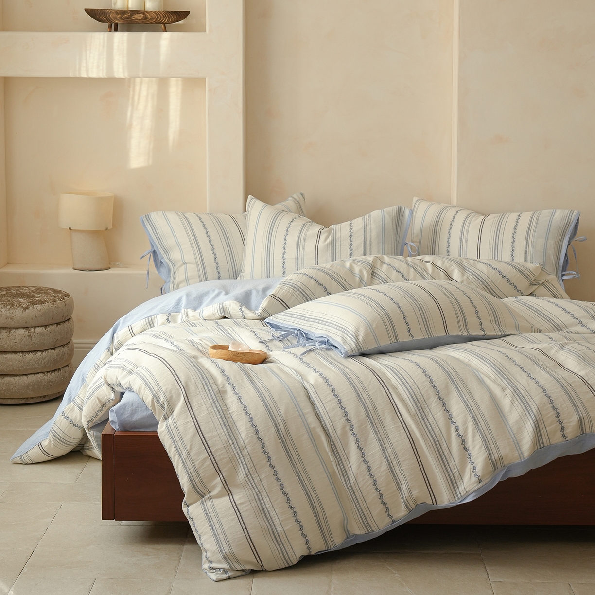 91家纺网 家纺一手货源 找家纺 寐居家纺 2025新款全棉A类60支水洗色织提花剪花四件套 阿尔玛-蓝