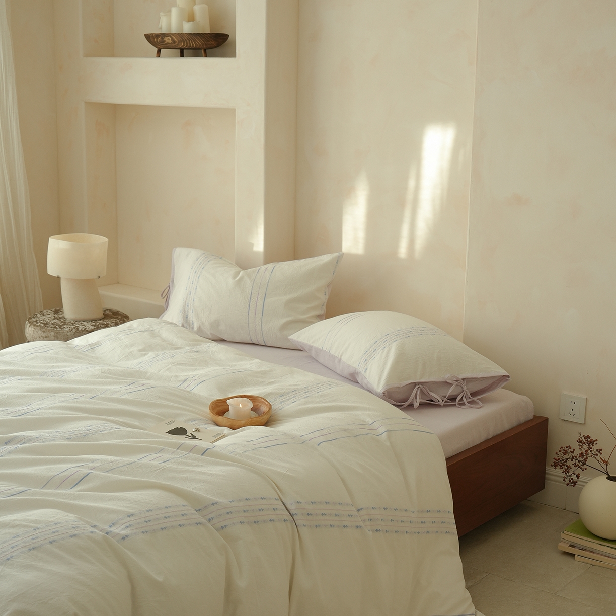 91家纺网 家纺一手货源 找家纺 寐居家纺 2025新款全棉A类60支水洗色织提花剪花四件套 绅士-蓝紫