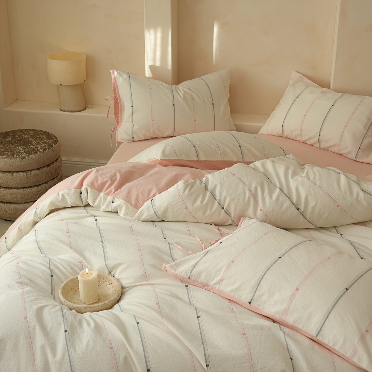 91家纺网 家纺一手货源 找家纺 寐居家纺 2025新款全棉A类60支水洗色织提花剪花四件套 糖豆豆-灰粉