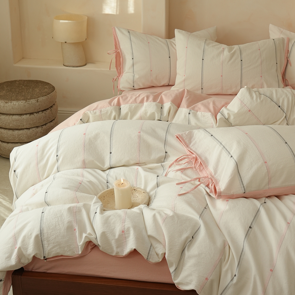 91家纺网 家纺一手货源 找家纺 寐居家纺 2025新款全棉A类60支水洗色织提花剪花四件套 糖豆豆-灰粉