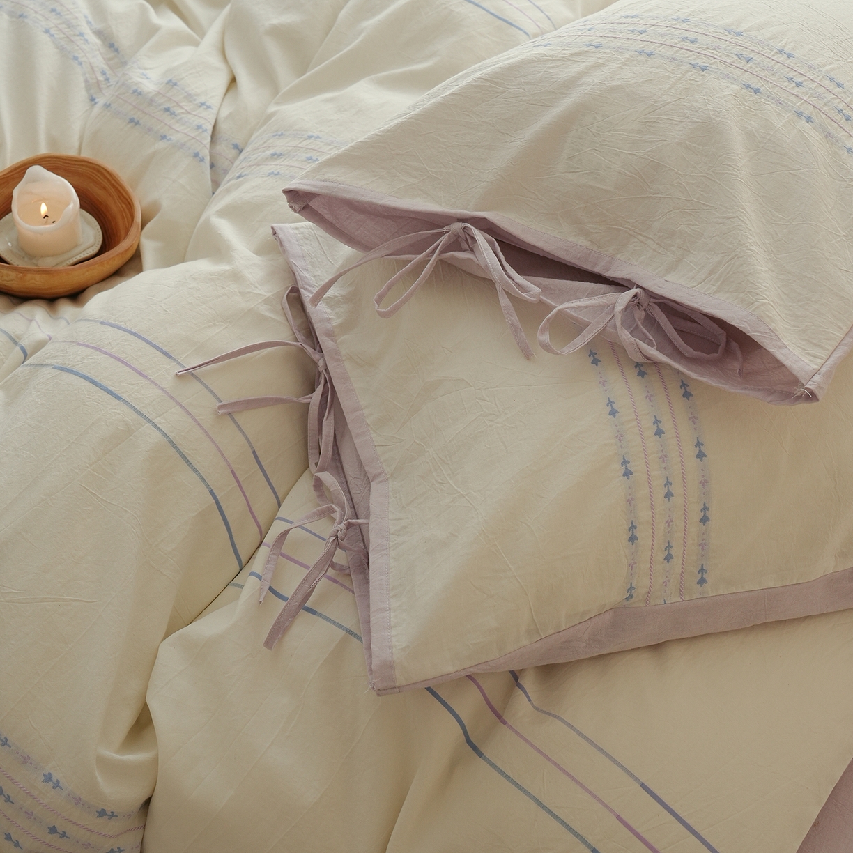 91家纺网 家纺一手货源 找家纺 寐居家纺 2025新款全棉A类60支水洗色织提花剪花四件套 绅士-蓝紫