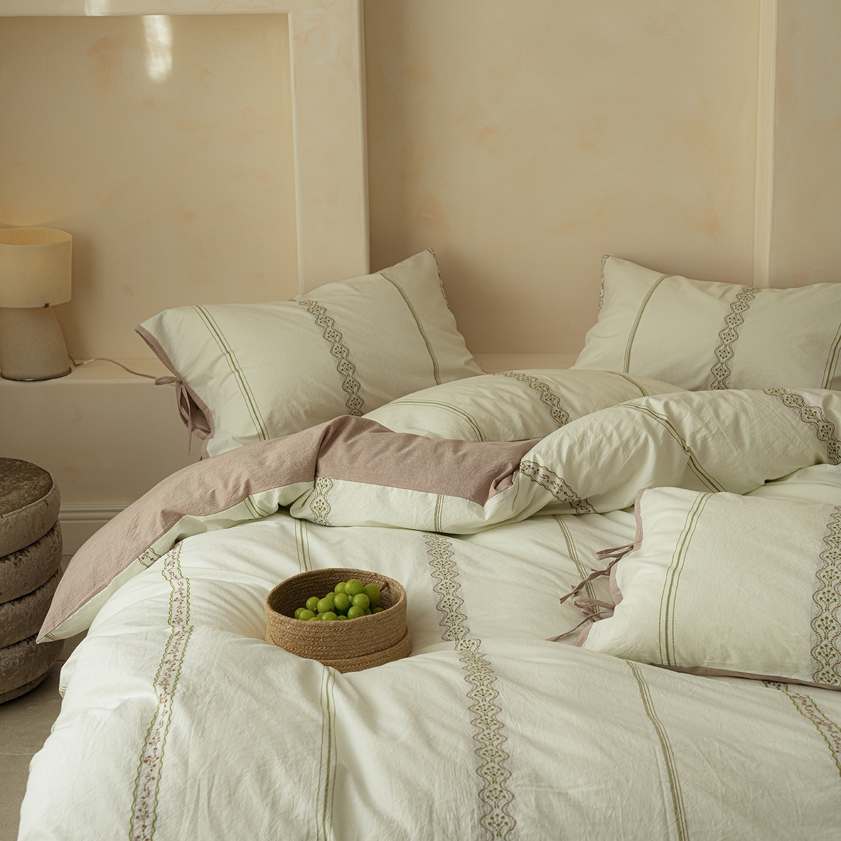 91家纺网 家纺一手货源 找家纺 寐居家纺 2025新款全棉A类60支水洗色织提花剪花四件套 繁花-绿咖