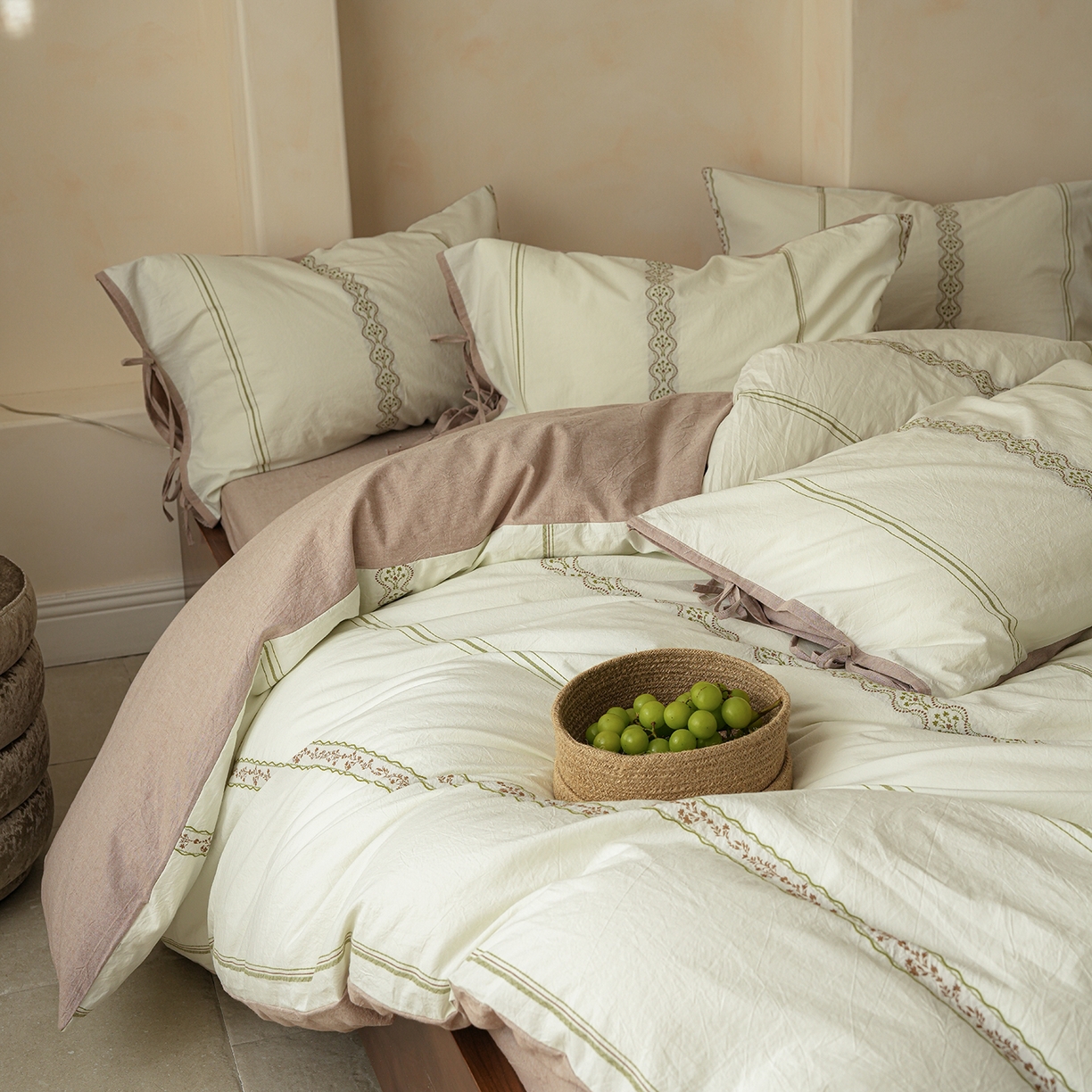 91家纺网 家纺一手货源 找家纺 寐居家纺 2025新款全棉A类60支水洗色织提花剪花四件套 繁花-绿咖