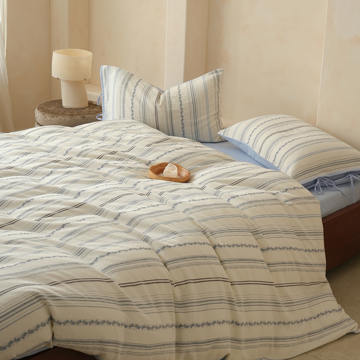 91家纺网 家纺一手货源 找家纺 （总）寐居家纺 2025新款全棉A类60支水洗色织提花剪花四件套