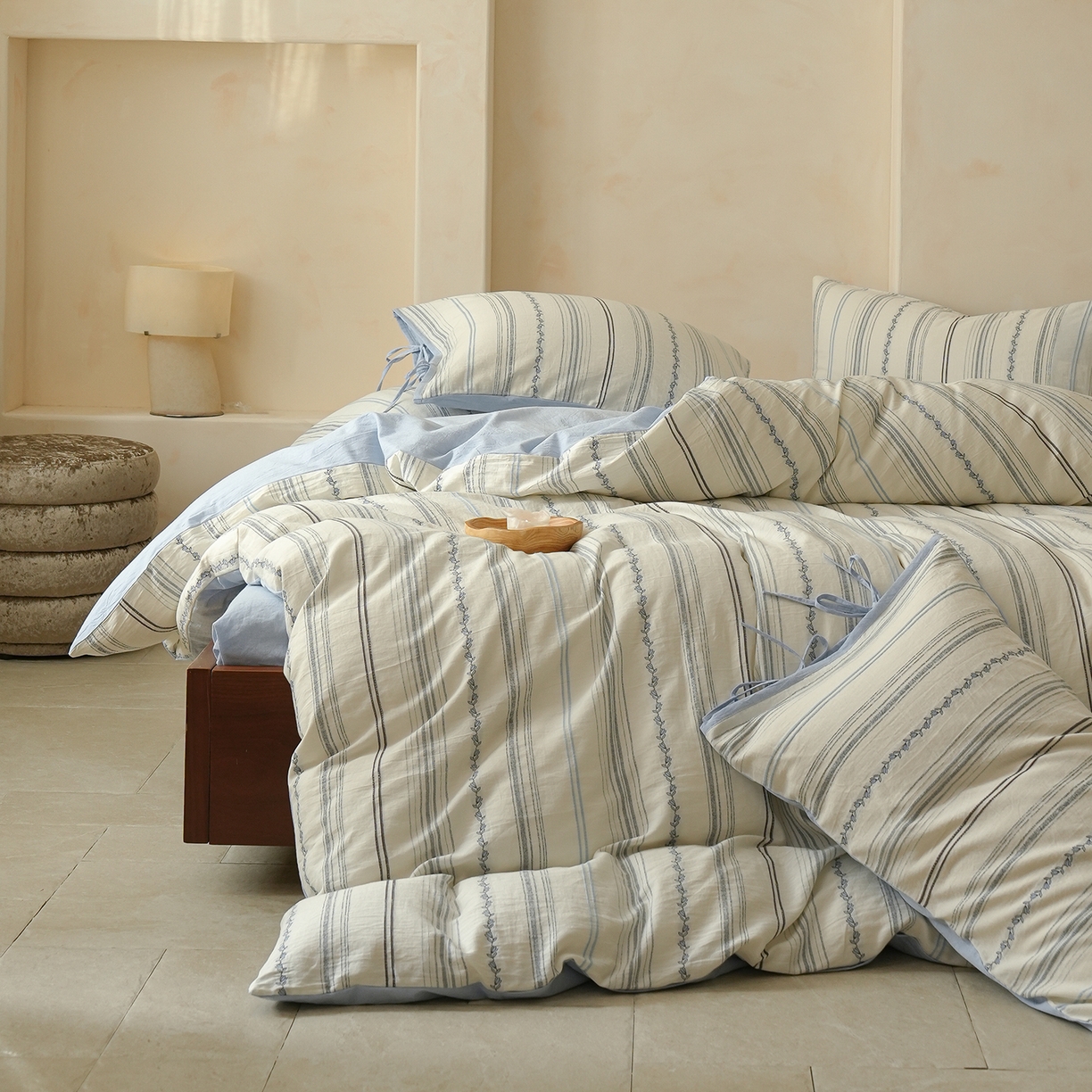 91家纺网 家纺一手货源 找家纺 寐居家纺 2025新款全棉A类60支水洗色织提花剪花四件套 阿尔玛-蓝