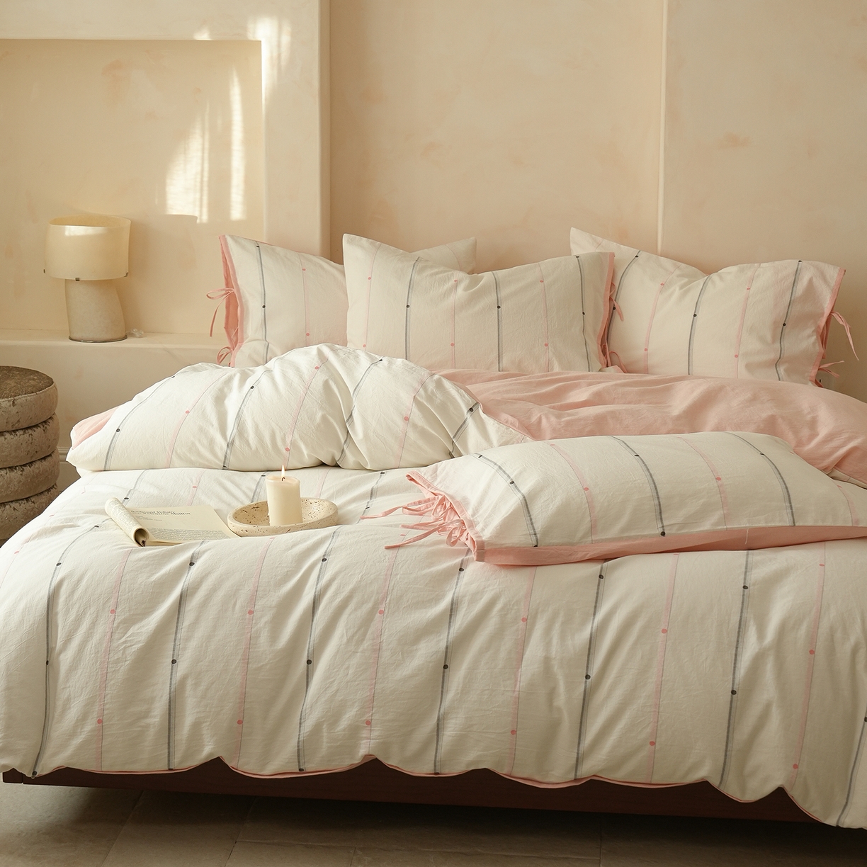 91家纺网 家纺一手货源 找家纺 寐居家纺 2025新款全棉A类60支水洗色织提花剪花四件套 糖豆豆-灰粉