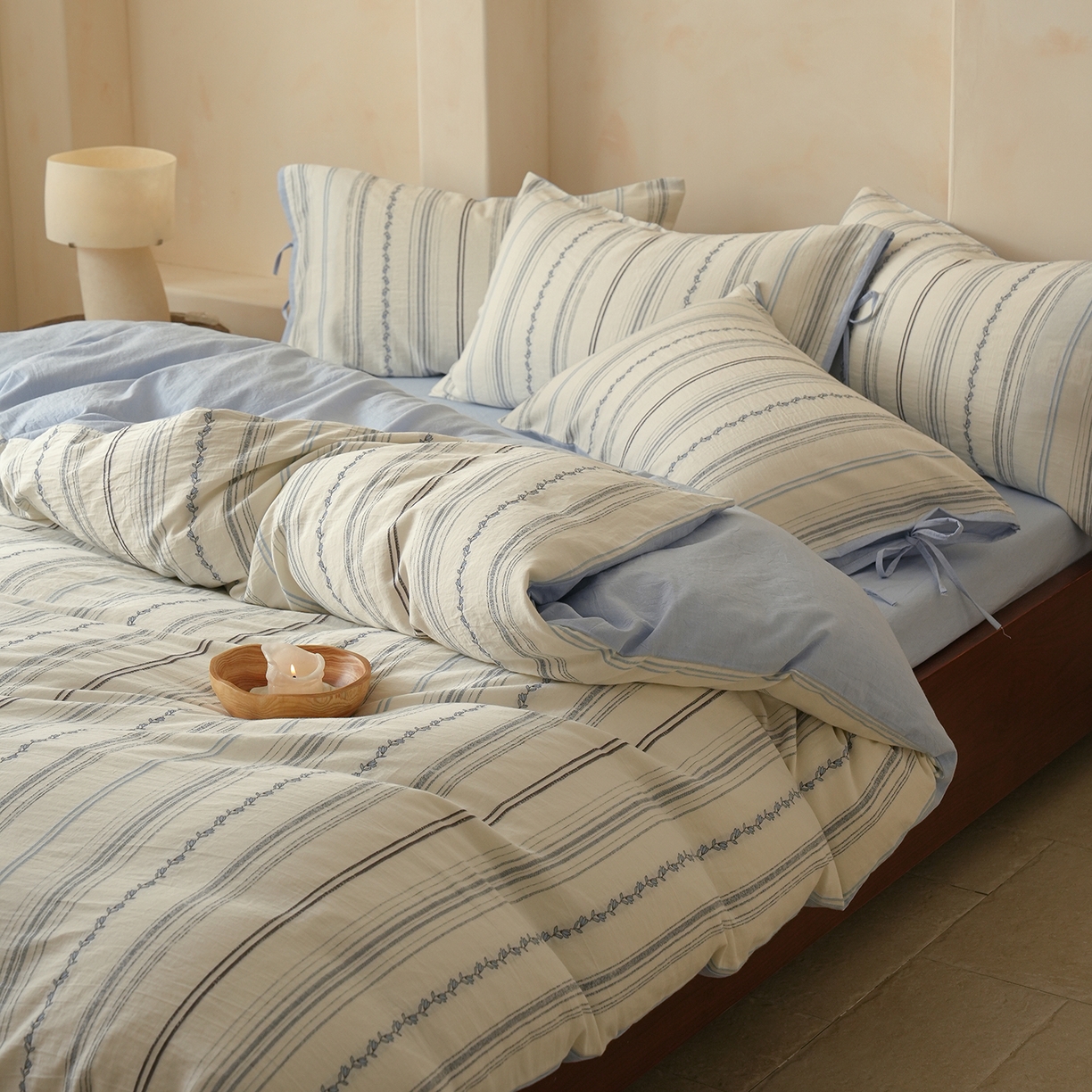 91家纺网 家纺一手货源 找家纺 （总）寐居家纺 2025新款全棉A类60支水洗色织提花剪花四件套