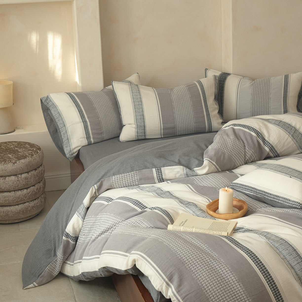 91家纺网 家纺一手货源 找家纺 寐居家纺 2025新款全棉A类60支水洗色织提花四件套 希尔薇-灰