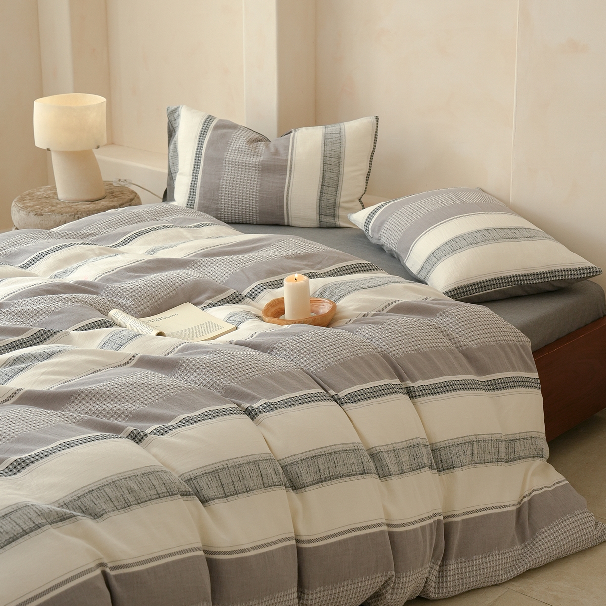 91家纺网 家纺一手货源 找家纺 寐居家纺 2025新款全棉A类60支水洗色织提花四件套 希尔薇-灰