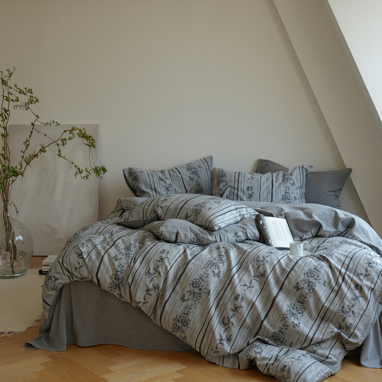 91家纺网 家纺一手货源 找家纺 寐居家纺 2025新款全棉A类60支水洗色织提花四件套 花开墨影