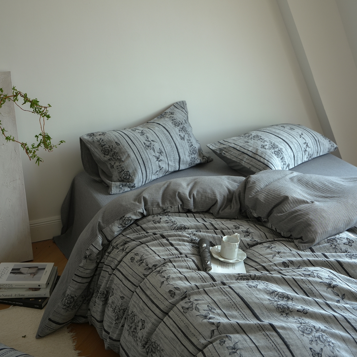 91家纺网 家纺一手货源 找家纺 寐居家纺 2025新款全棉A类60支水洗色织提花四件套 花开墨影