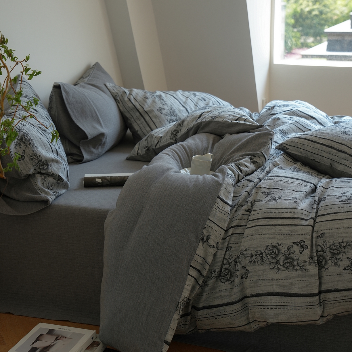 91家纺网 家纺一手货源 找家纺 寐居家纺 2025新款全棉A类60支水洗色织提花四件套 花开墨影