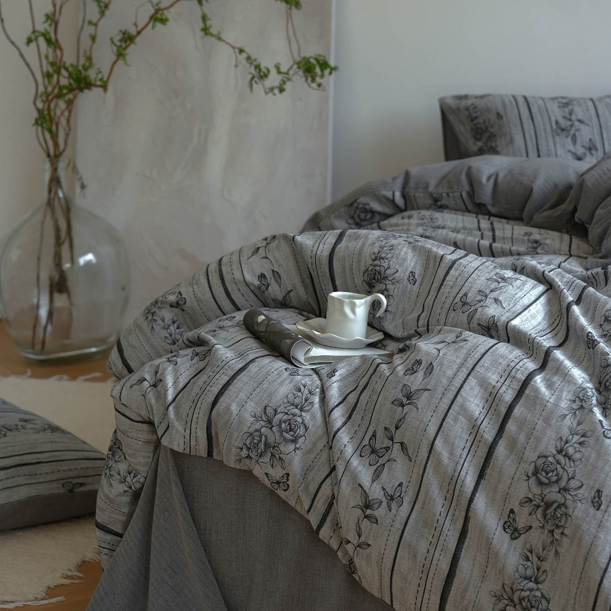 91家纺网 家纺一手货源 找家纺 寐居家纺 2025新款全棉A类60支水洗色织提花四件套 花开墨影