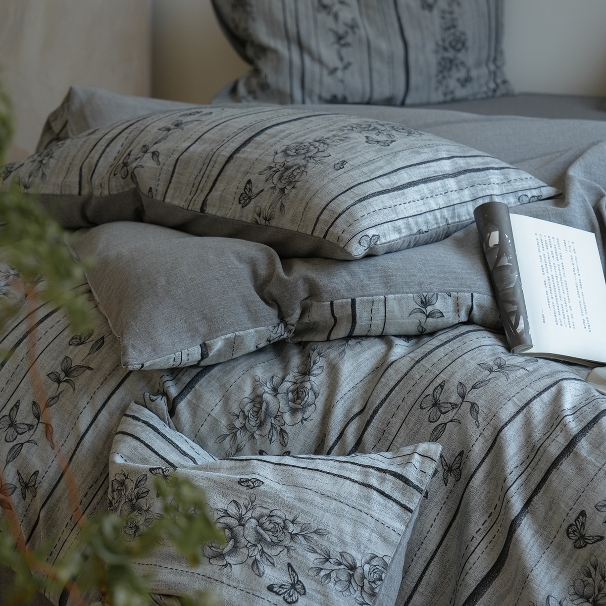 91家纺网 家纺一手货源 找家纺 寐居家纺 2025新款全棉A类60支水洗色织提花四件套 花开墨影