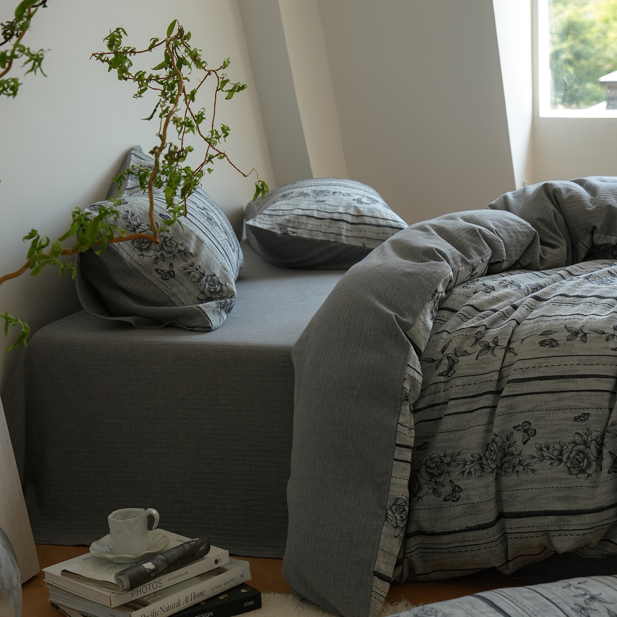 91家纺网 家纺一手货源 找家纺 寐居家纺 2025新款全棉A类60支水洗色织提花四件套 花开墨影