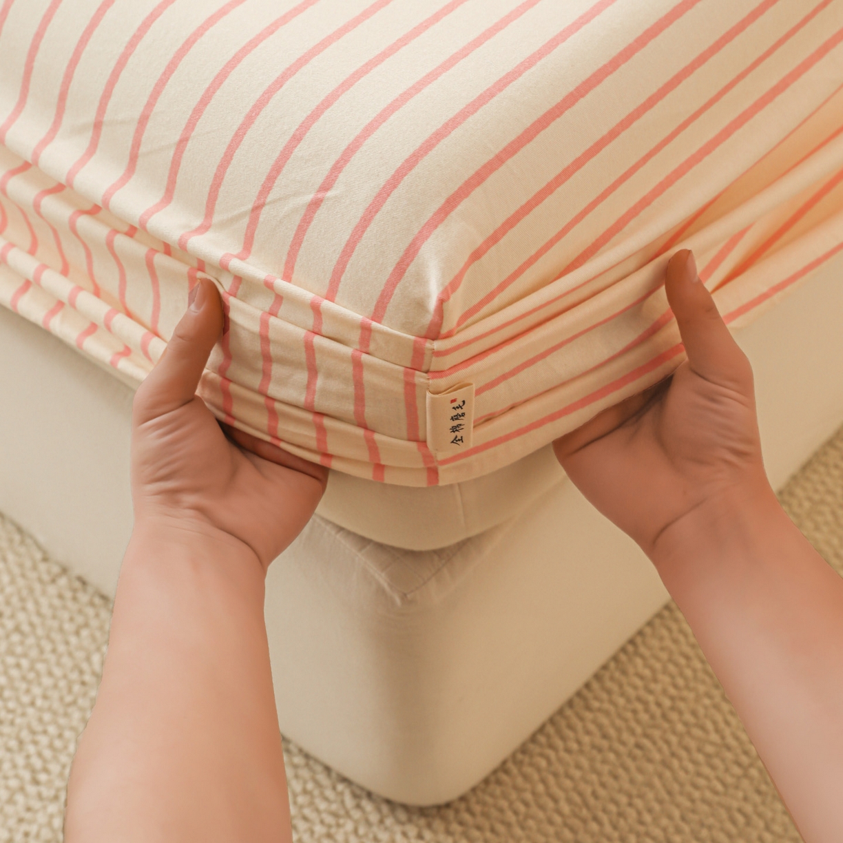 91家纺网 家纺一手货源 找家纺 简宜家居（朝初家纺） 2025新款纯棉全棉磨毛单床笠系列 线素-粉