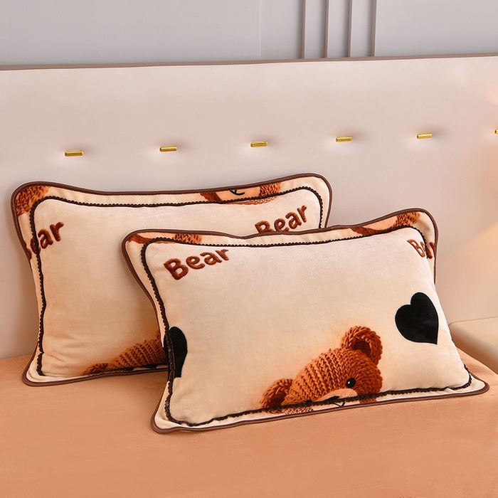 91家纺网 家纺一手货源 找家纺 赛丽雅 2025新款牛奶绒床裙四件套8-9斤法莱绒直播爆款日产2万套 可爱小熊 