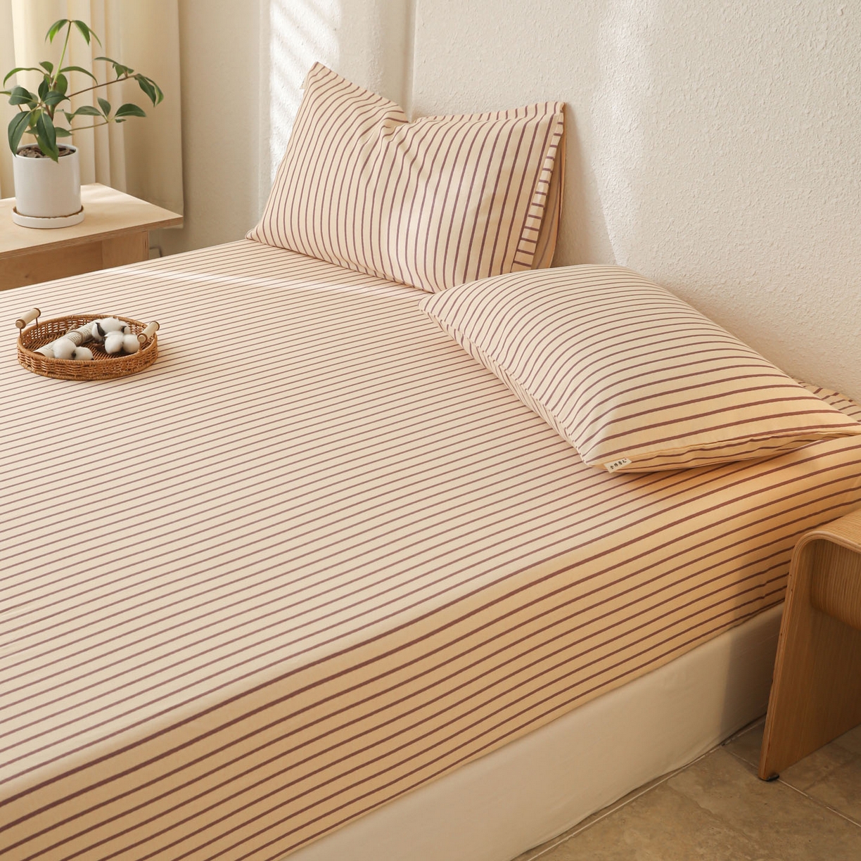 91家纺网 家纺一手货源 找家纺 简宜家居（朝初家纺） 2025新款纯棉全棉磨毛单床笠系列 线素-浅紫