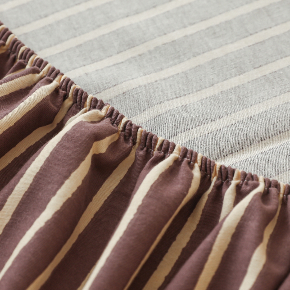 91家纺网 家纺一手货源 找家纺 简宜家居（朝初家纺） 2025新款纯棉全棉磨毛单床笠系列 线素-微醺紫