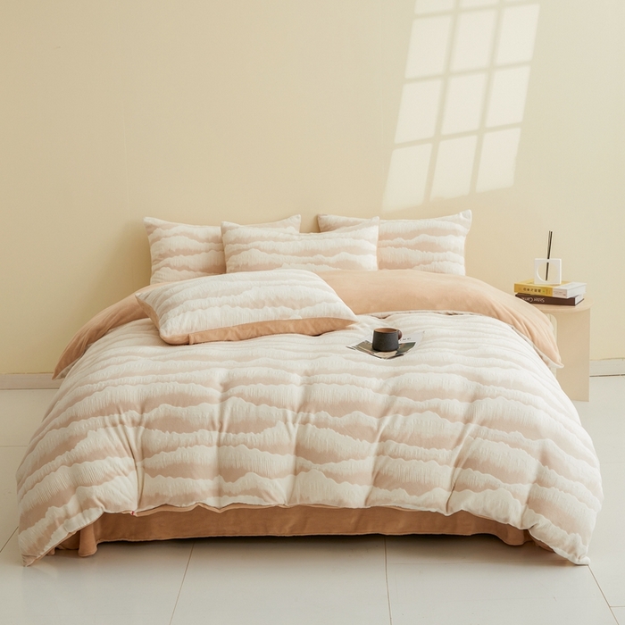 91家纺网 家纺一手货源 找家纺 菡宝 【第二批】2025雕花绒牛奶绒四件套-行云流水-支持定做定制尺寸 行云流水-米杏